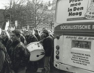 405049 Afbeelding van de demonstratie van studenten tegen bezuinigingen op de studiebeurs en verhoging van het ...